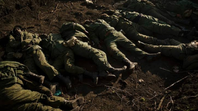 VIVA Militer: Mayat tentara Rusia tergeletak di wilayah Ukraina