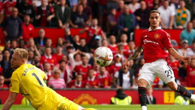 Pemain Manchester United, Antony jebol gawang Arsenal