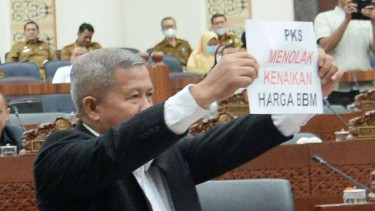 Fraksi PKS di DPRD Sumut tolak BBM saat rapat paripurna.
