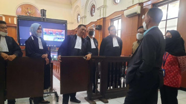 Tim dari KY saat memantau jalannya sidang perkara Mas Bechi di PN Surabaya.