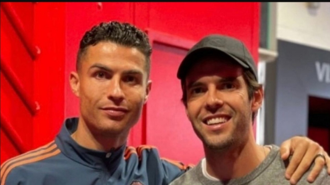 Cristiano Ronaldo bersama Kaka. 
