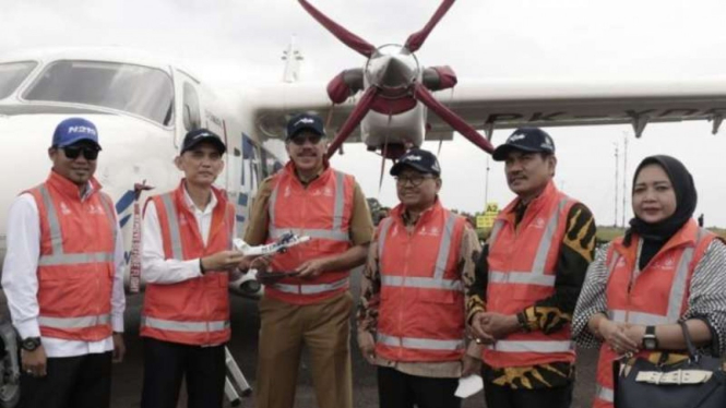 Pesawat N-219 parkir di Bandara Internasional H.AS Hananjoeddin Belitung.