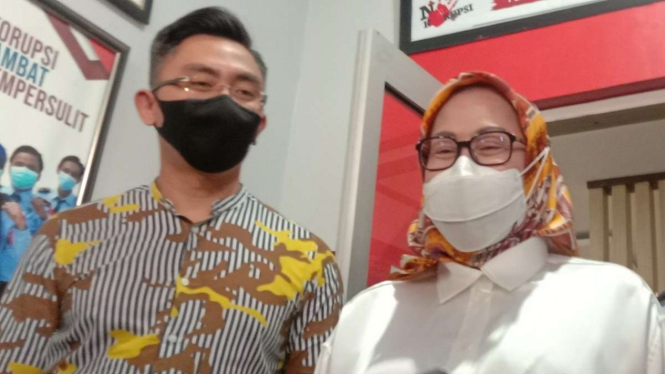 Mantan Gubernur Banten Ratu Atut Chosiyah datang ke Bapas Serang.