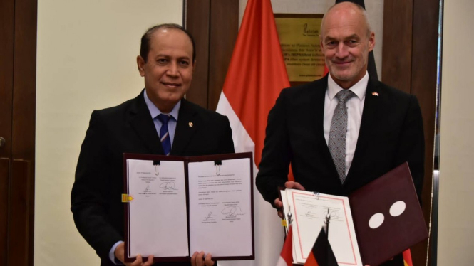 Kepala BNPT Boy Rafli Amar (kiri) dengan pimpinan BKA Jerman.