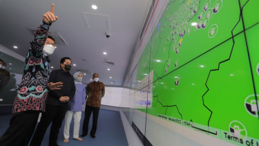 Direktur Utama Pertamina Nicke Widyawati saat mendampingi Menteri BUMN menijau PIEDCC di Gedung Grha Pertamina, Jakarta Pusat, Rabu (7/9/2022).