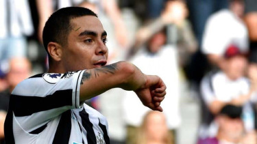 Pemain Newcastle United, Miguel Almiron mirip Raditya Dika.