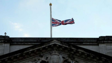 Inggris kibarkan bendera setengah tiang hormati meninggalnya Ratu Elizabeth II