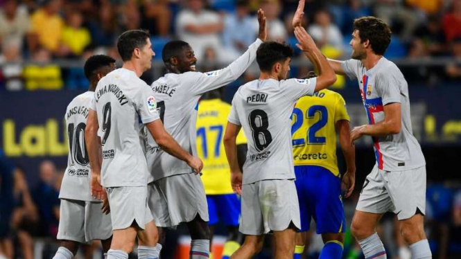 Pemain Barcelona rayakan gol.