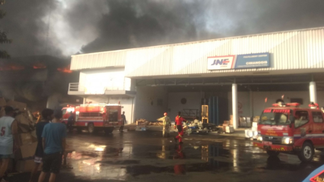 Kebakaran Gudang JNE di Depok