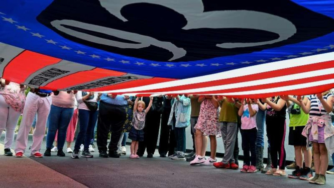 Peringatan tragedi 9/11 dan bendera menghormati 93 pahlawan dibentangkan di AS