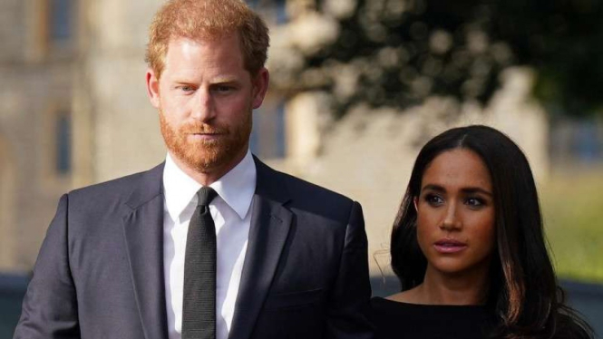 Pangeran Harry dan istrinya Meghan Duchess of Sussex pada masa berkabung