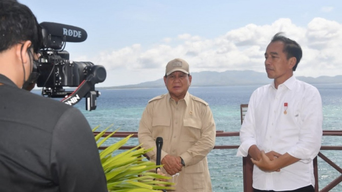 Presiden Jokowi bersama Menhan Prabowo.