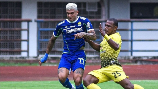 Pertandingan Persib Bandung vs Barito Putera. 