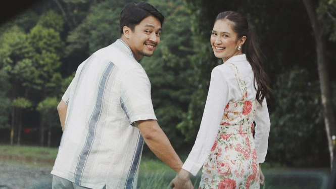 Deva Mahenra dan Mikha Tambayong.
