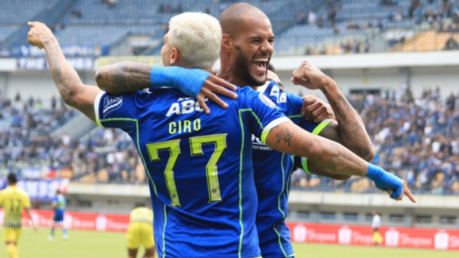 Selebrasi striker Persib Bandung, Ciro Alves dan David da Silva