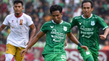 Pertandingan PSMS Medan vs Sriwijaya FC. 