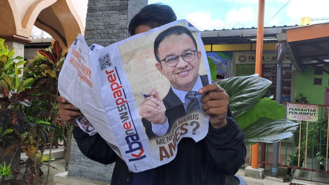 Tabloid berisikan pencitraan Anies Baswedan tersebar di Masjid Kota Malang.