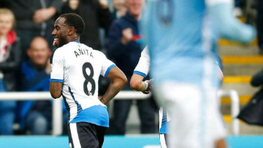Vurnon Anita saat memperkuat Newcastle United