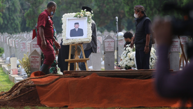 Pemakaman Azyumardi Azra di TMP Kalibata