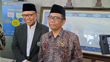 Menteri Koordinator Bidang Politik, Hukum, dan Keamanan Mahfud MD berbicara kepada wartawan ketika berada di Malang, Jawa Timur, Jumat, 23 September 2022.