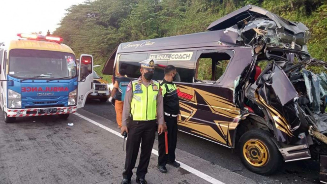 Kecelakaan Tol Trans Jawa di Ruas Bawean-Ungaran