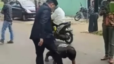 Viral video Waka DPRD Depok Tajudin injak sopir truk