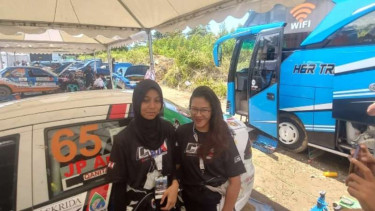 pereli wanita, Qanita Syah Shiyah dan navigator wanita Julian Puspa Andar