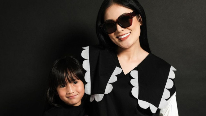 Nindy Ayunda bersama sang putri, Akifa Dhinara Parasady Harsono