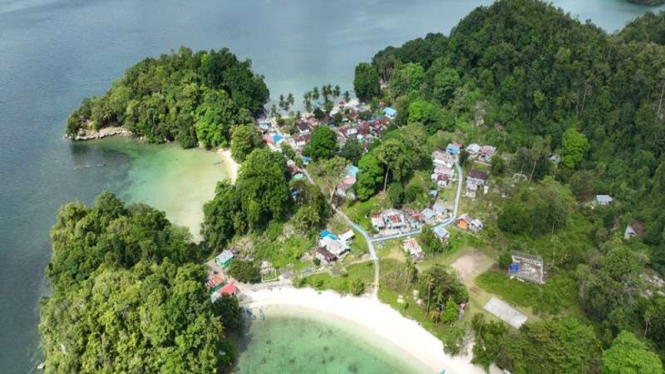 Desa wisata di Kampung Patimburak dan Kampung Ugar, Distrik Kokas, Fakfak.