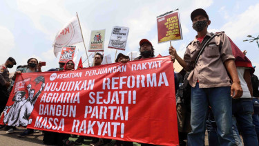 Sambut Hari Tani Nasional, Buruh dan Tani Demo di DPR