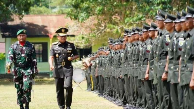 VIVA Militer: Pangdam Cenderawasih periksa kesiapan prajurit TNI AD di Papua