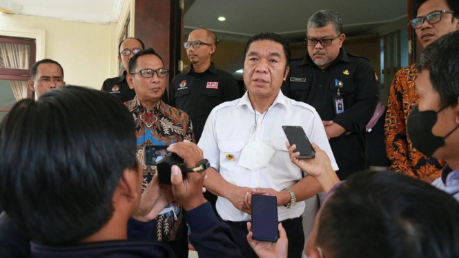 Pj Gubernur Banten, Al Muktabar.