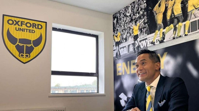 Anindya Bakrie di markas Oxford United