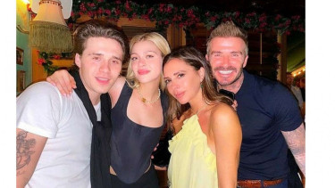 Brooklyn, Nicola, Victoria dan David Beckham