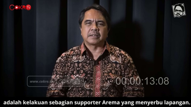 Ade Armando saat jadi host Logika AA dalam kanal Youtube Cokro Tv