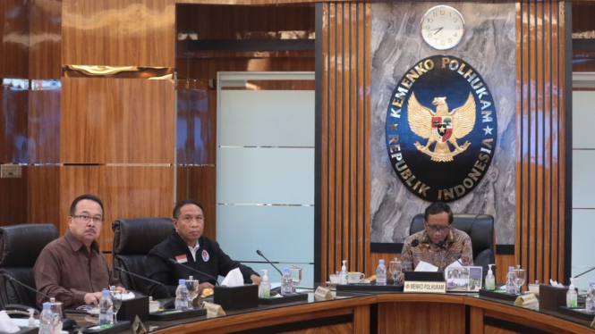 Menpora Amali ikuti rapat perdana yang dipimpin Ketua Menko Polhukam Mahfud MD di Kantor Menko Polhukam.
