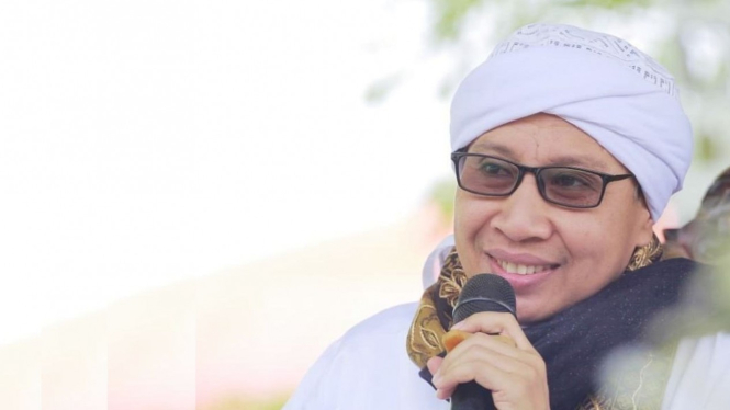 Penceramah Buya Yahya.