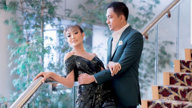 Ayu Dewi dan Regi Datau