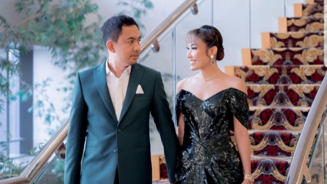 Ayu Dewi dan Regi Datau