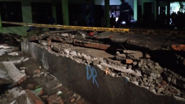 TKP tembok pembatas roboh di MTsN 19 Pondok Labu, Jaksel.