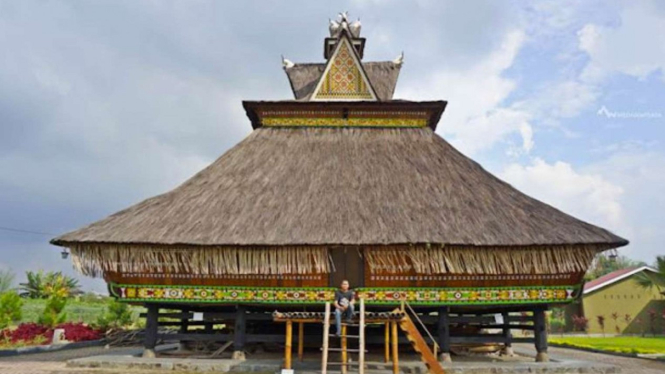 Rumah Adat Karo