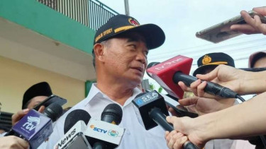 Menko PMK Muhadjir Effendy  saat memberikan keterangan di MTsN 19, Jakarta,