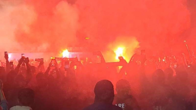 Peringatan 7 hari Tragedi Kanjuruhan dihadiri oleh belasan ribu suporter.