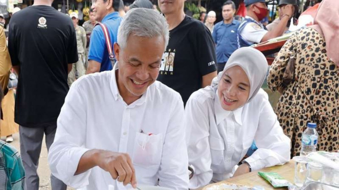 Gubernur Jawa Tengah Ganjar Pranowo dan istri