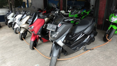 Deretan sepeda motor skutik besar di Showroom Sukses Motor