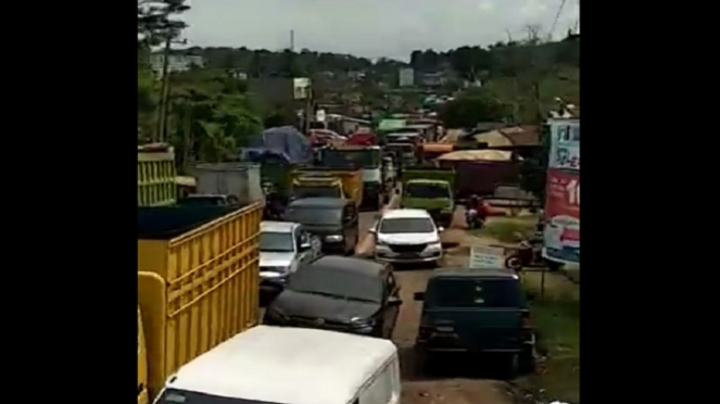 Viral! Jalan Macet 22 Jam, Gubernur Jambi Menyetop Aktivitas Truk Batu Bara