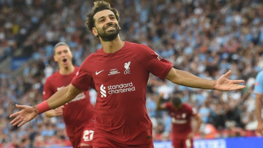 Penyerang Liverpool, Mohamed Salah merayakan gol