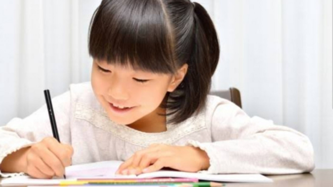 Ilustrasi anak menulis