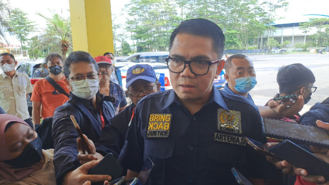 Anggota DPR RI Komisi 3 Arteria Dahlan saat di Stadion Kanjuruhan, Malang.