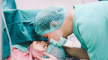 Anisa Rahma melahirkan anak kembar